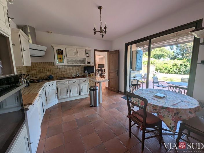 Image No.8-5 Bed Property for sale