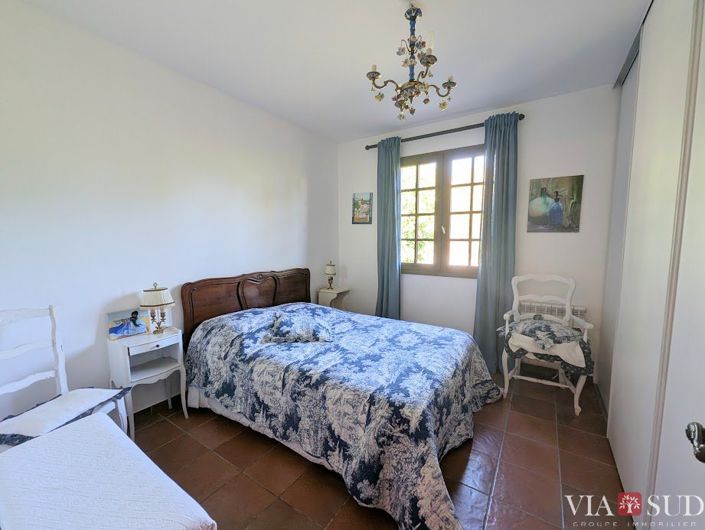 Image No.9-5 Bed Property for sale