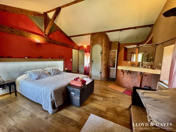 Image No.10-9 Bed House for sale