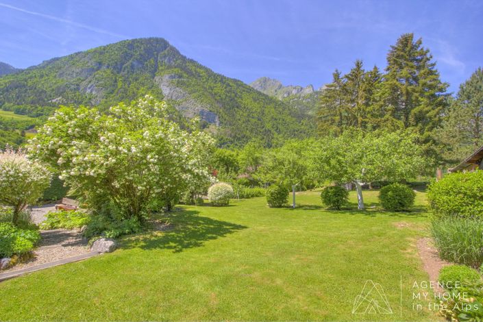 Image No.18-6 Bed House for sale