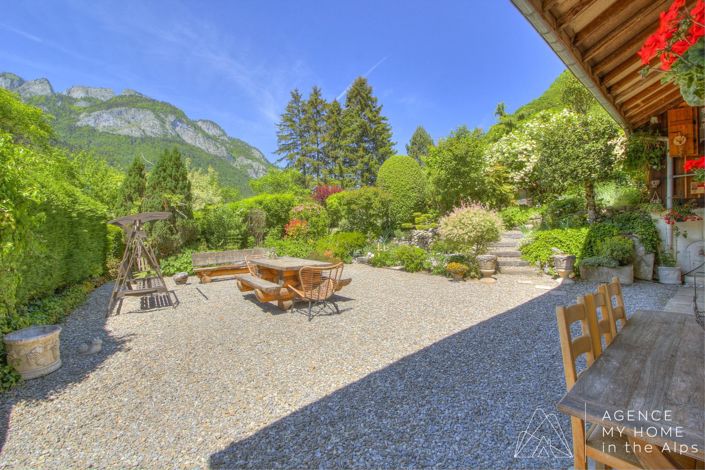 Image No.9-6 Bed House for sale