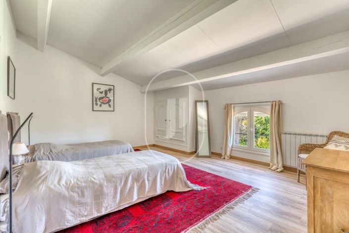 Image No.12-7 Bed House for sale
