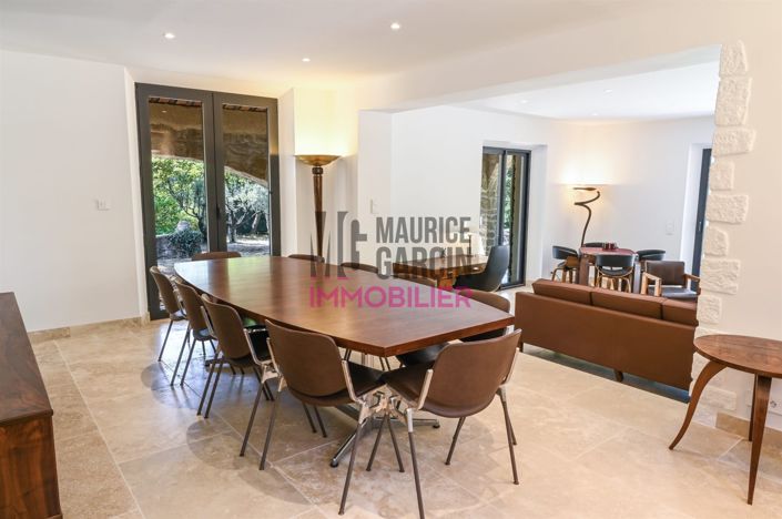 Image No.8-6 Bed Property for sale