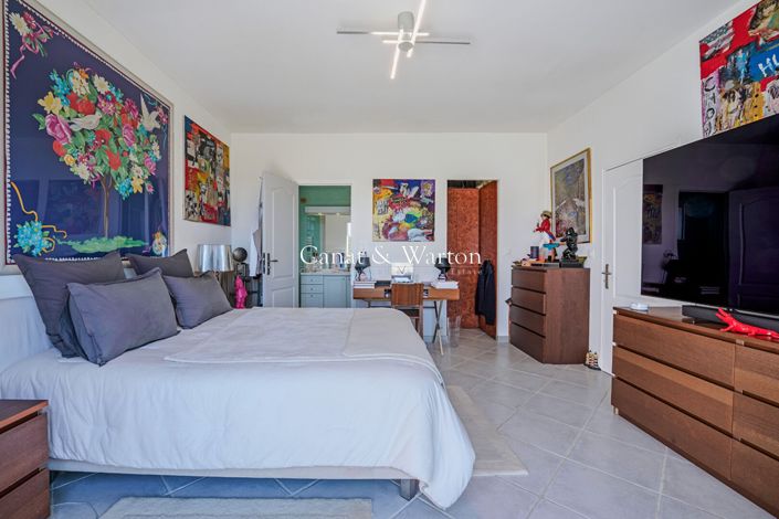 Image No.12-3 Bed Property for sale