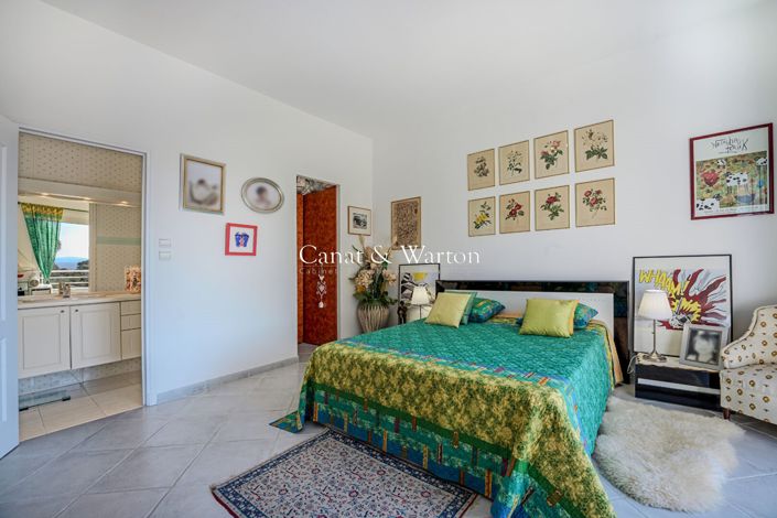 Image No.14-3 Bed Property for sale