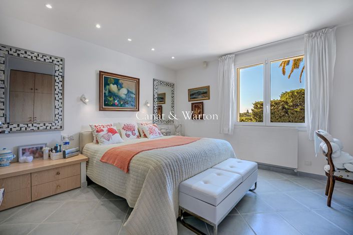 Image No.8-3 Bed Property for sale