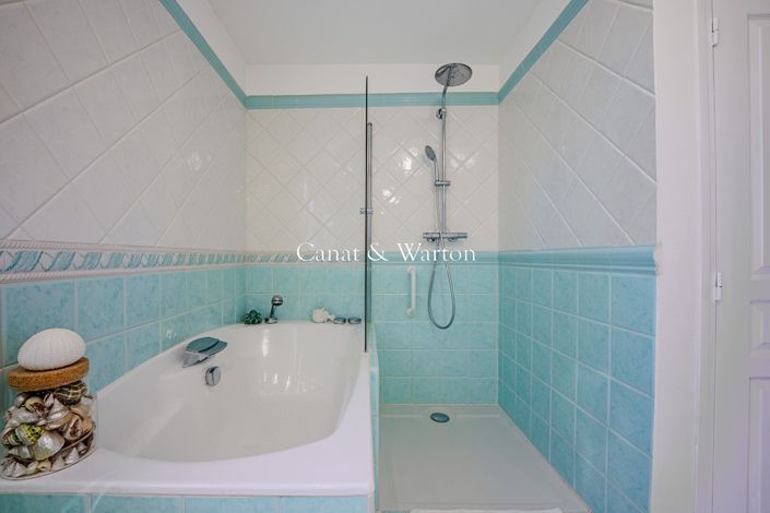 Image No.9-3 Bed Property for sale