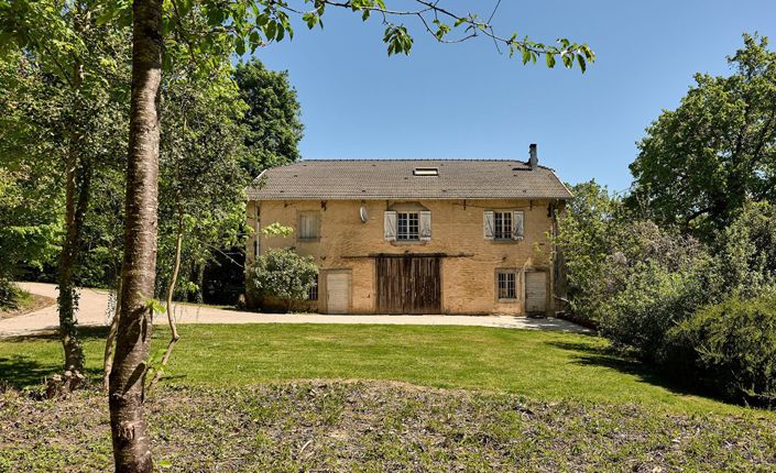 Image No.16-8 Bed Property for sale