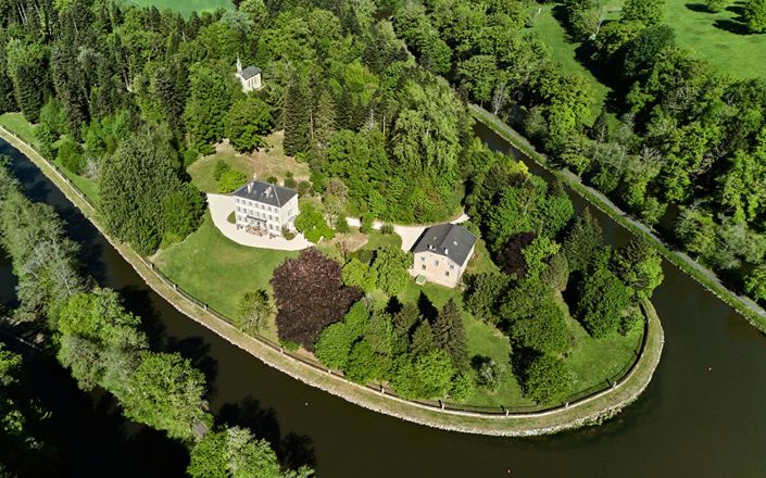 Image No.2-8 Bed Property for sale