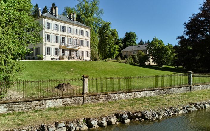 Image No.3-8 Bed Property for sale