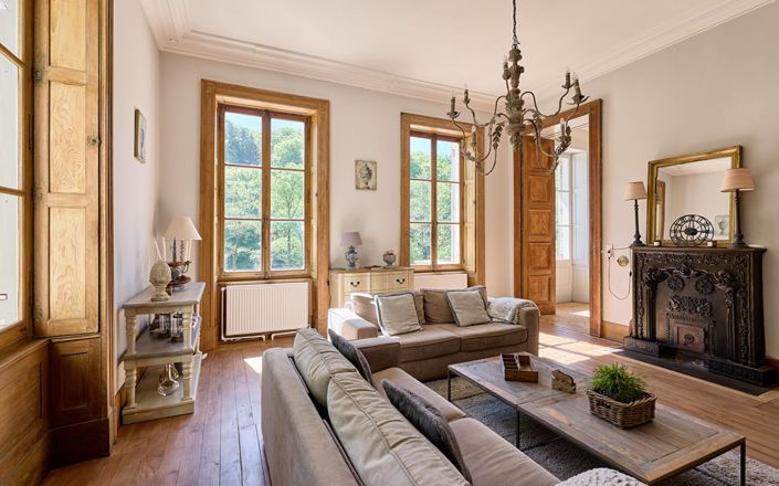 Image No.8-8 Bed Property for sale