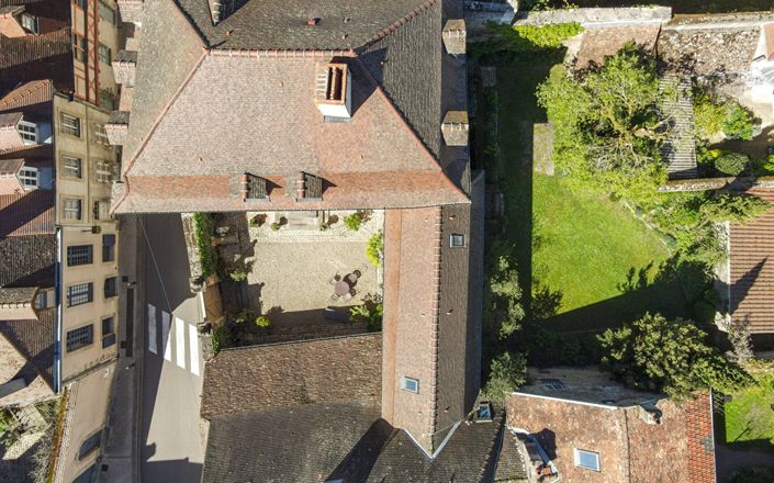 Image No.2-8 Bed Property for sale