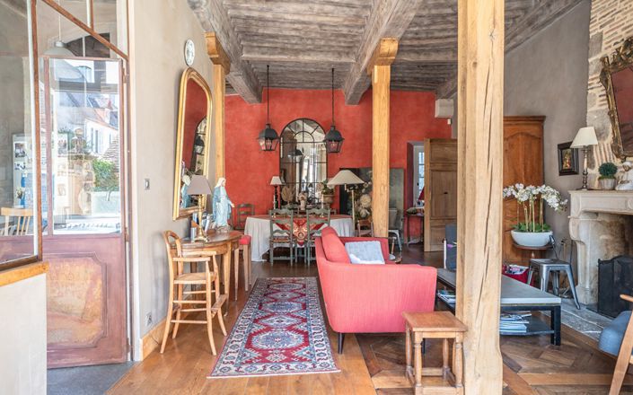 Image No.8-8 Bed Property for sale