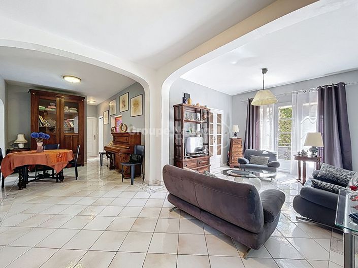 Image No.3-6 Bed House for sale