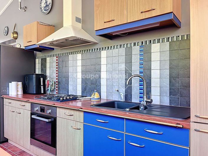 Image No.6-6 Bed House for sale