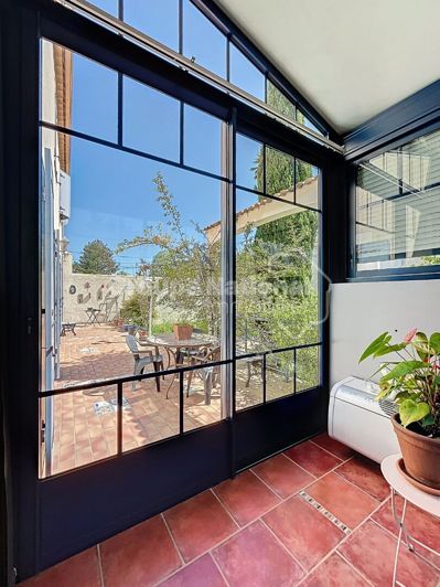 Image No.8-6 Bed House for sale