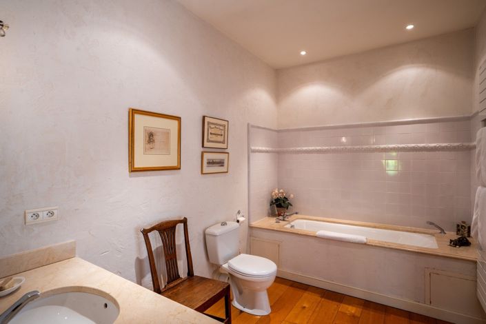 Image No.16-7 Bed House for sale