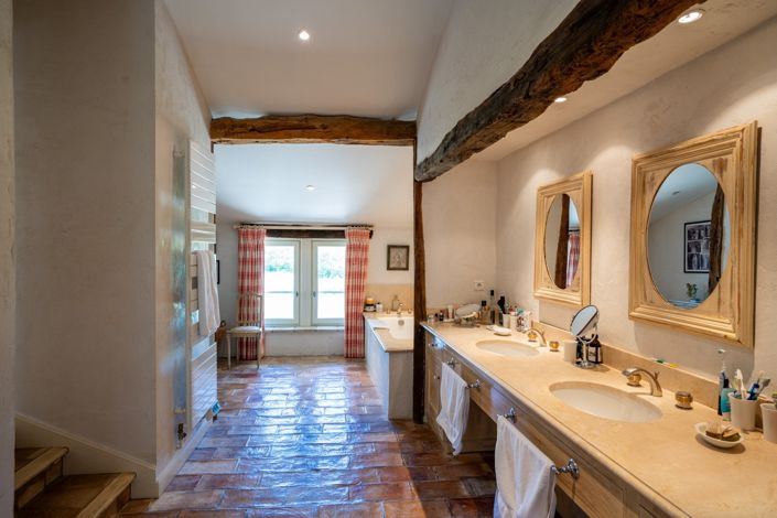 Image No.18-7 Bed House for sale