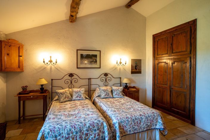 Image No.20-7 Bed House for sale