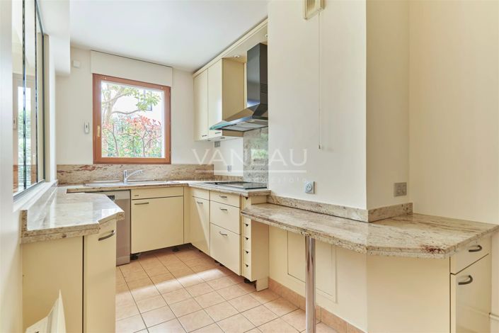 Image No.10-3 Bed Apartment for sale