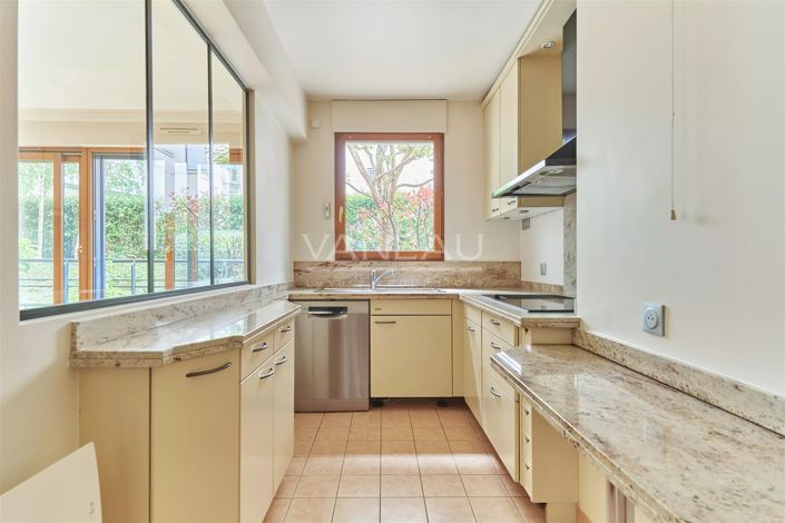 Image No.11-3 Bed Apartment for sale