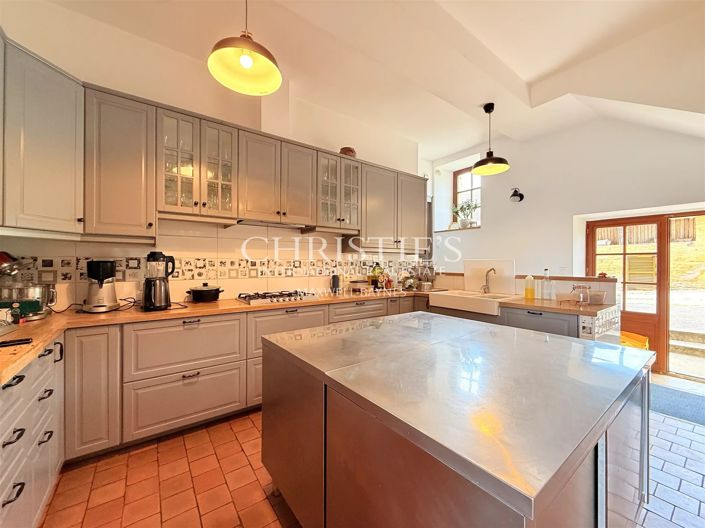 Image No.10-11 Bed House for sale