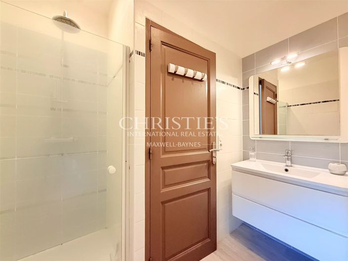 Image No.16-11 Bed House for sale