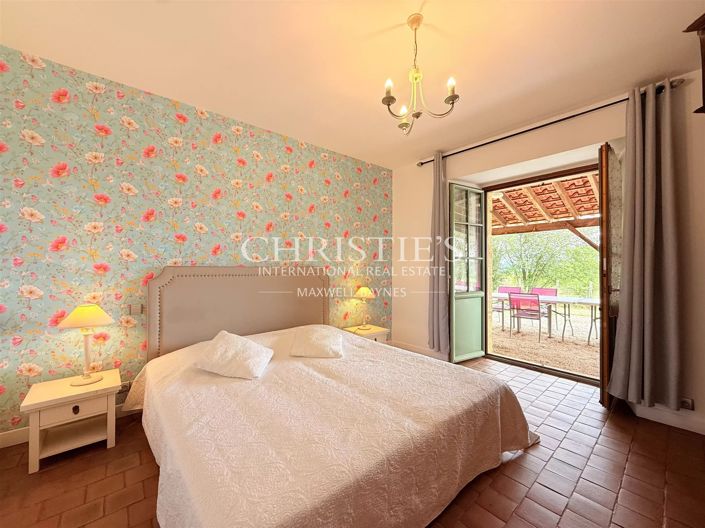 Image No.31-11 Bed House for sale