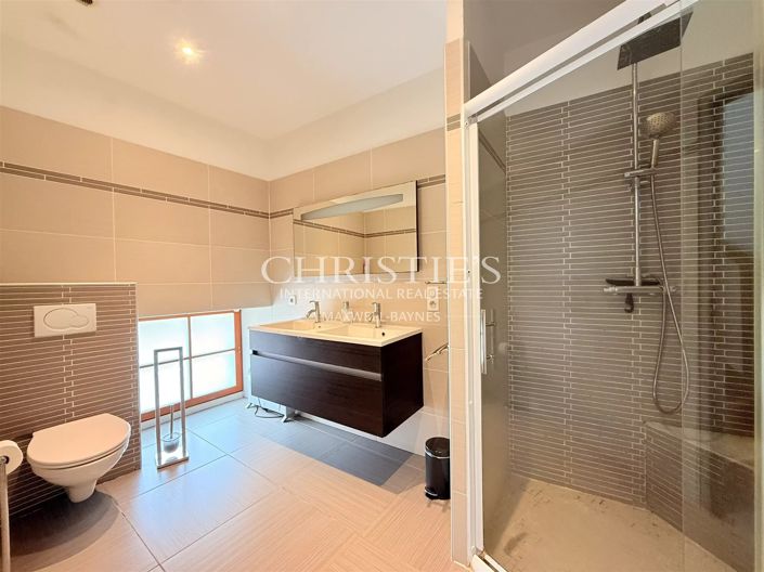 Image No.40-11 Bed House for sale