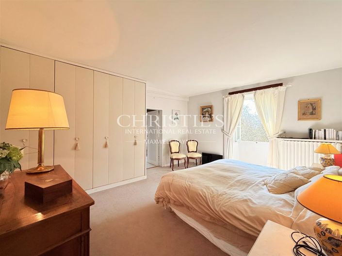 Image No.18-5 Bed House for sale