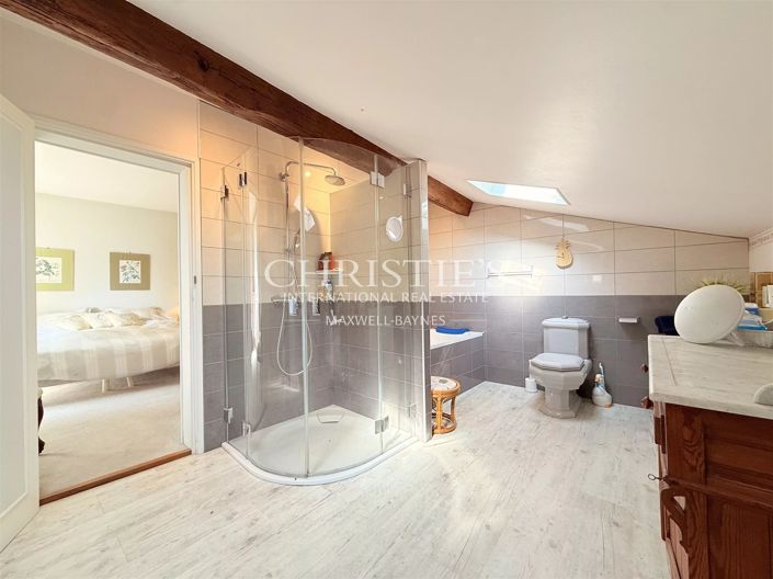 Image No.20-5 Bed House for sale