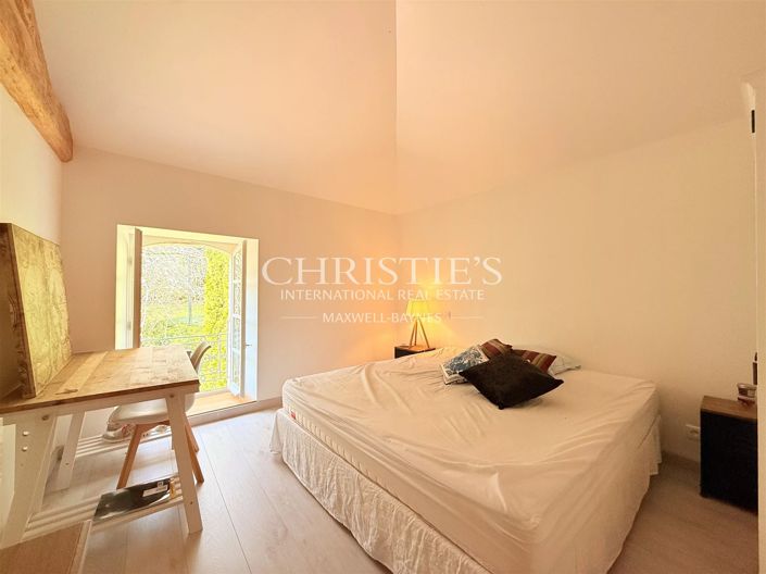 Image No.24-5 Bed House for sale