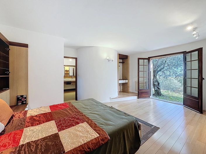 Image No.23-5 Bed House for sale