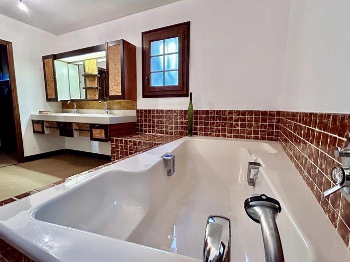 Image No.24-5 Bed House for sale