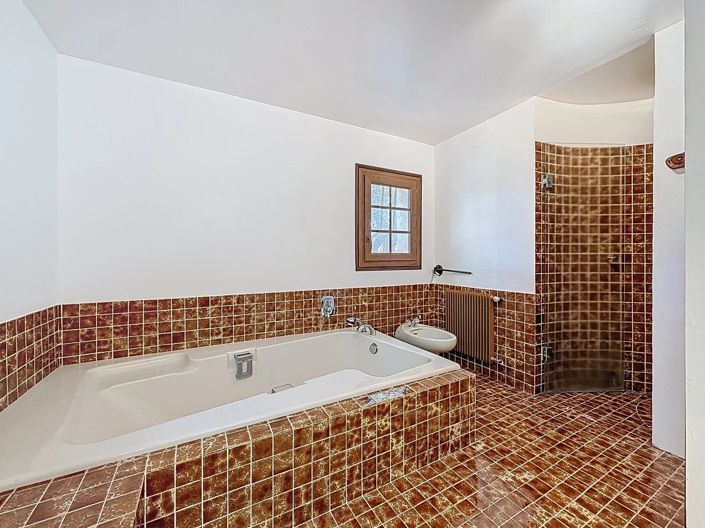 Image No.30-5 Bed House for sale