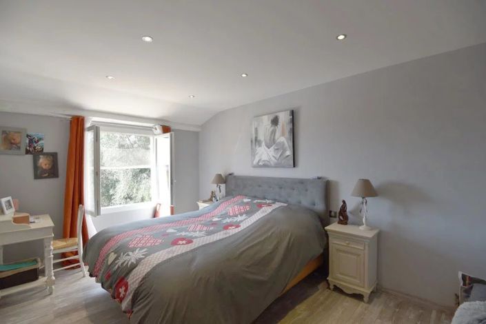 Image No.11-5 Bed House for sale