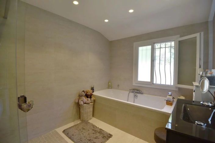 Image No.16-5 Bed House for sale