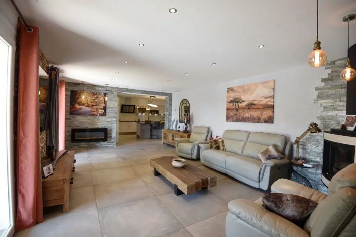 Image No.3-5 Bed House for sale