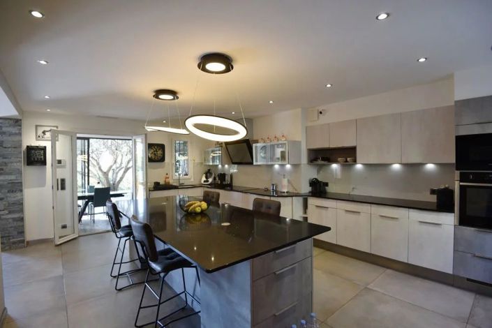 Image No.5-5 Bed House for sale