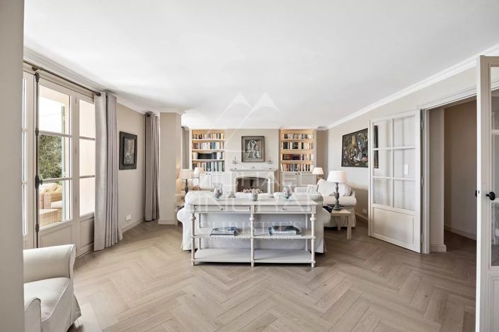 Image No.6-5 Bed House for sale