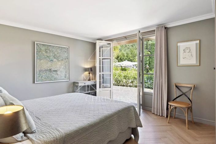 Image No.8-5 Bed House for sale