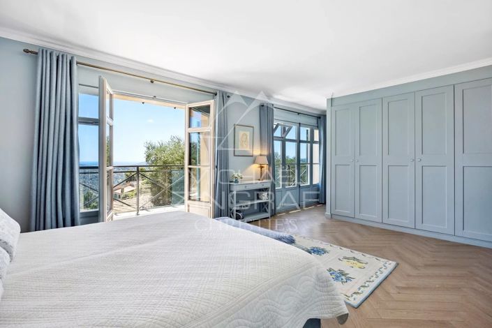 Image No.9-5 Bed House for sale