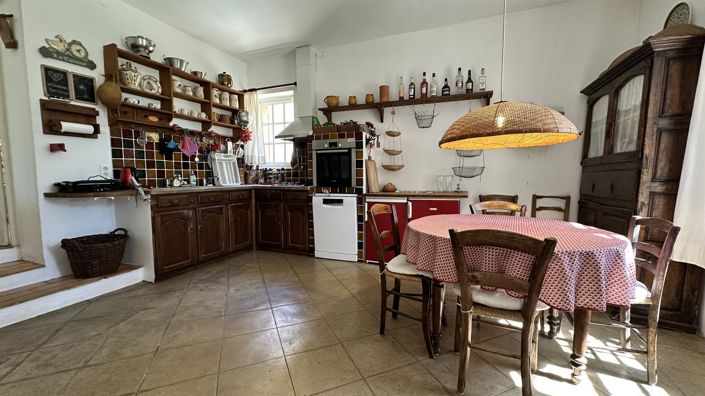 Image No.8-6 Bed House for sale