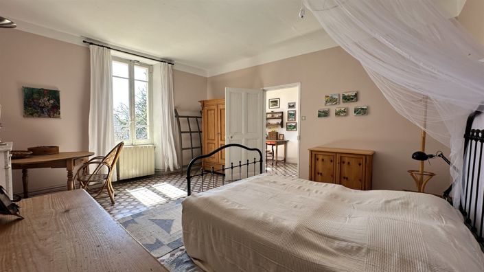 Image No.9-6 Bed House for sale