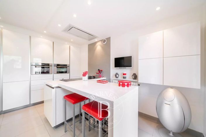 Image No.3-4 Bed House for sale