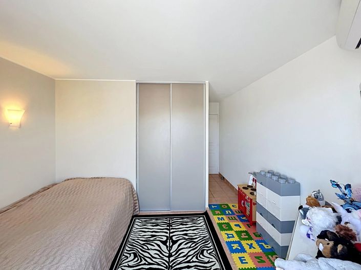 Image No.11-3 Bed Apartment for sale