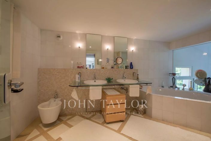 Image No.10-2 Bed House for sale