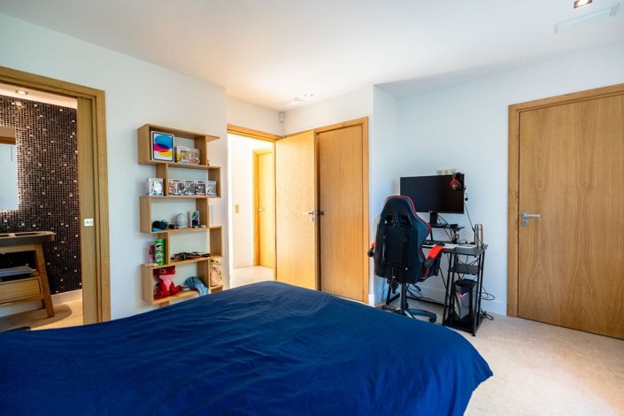 Image No.10-5 Bed House for sale
