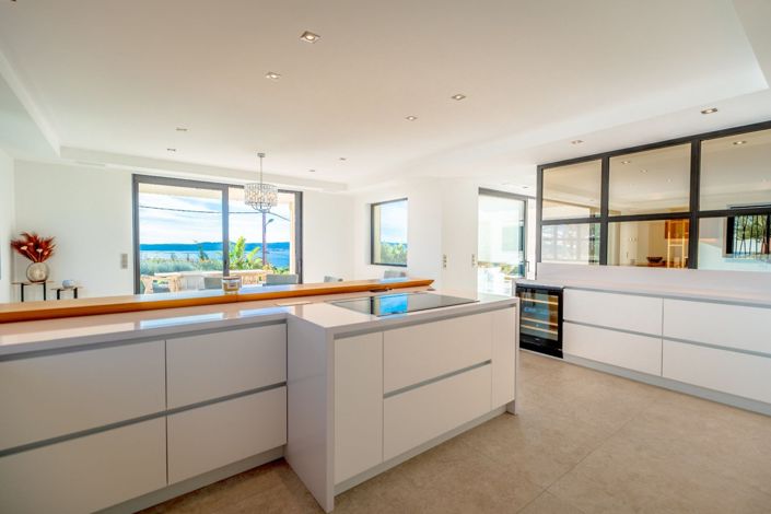 Image No.4-5 Bed House for sale