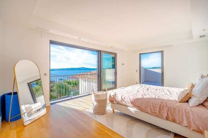 Image No.6-5 Bed House for sale
